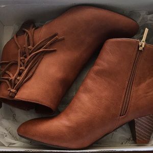 Booties with fringe size 7.5